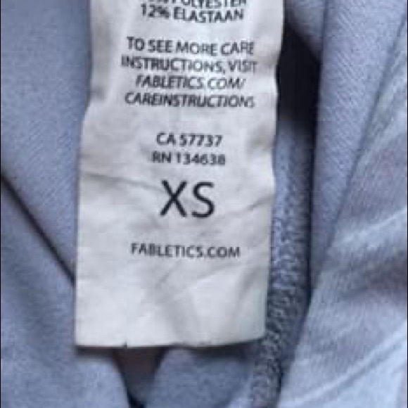 Mid-Rise Printed Powerhold® Capri in Blossom - Picture 4 of 4